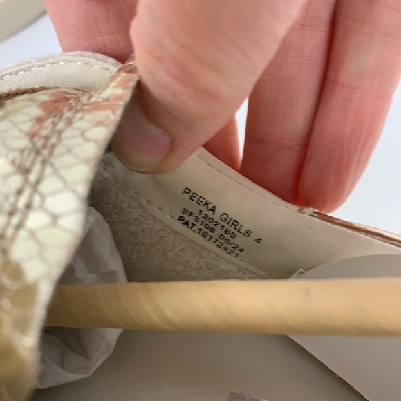 NEW DV Dolce Vita Peeka Girl's Size 5 Sneaker Gold Slip On - Picture 10 of 10